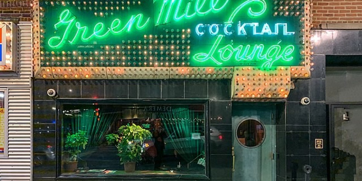 Step Inside the World of Elegance: Discovering the Modern Cocktail Lounge